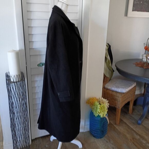 L.L. Bean Women's Long Black Lambswool Button Down Lined Classic Coat 1X - Picture 3 of 8